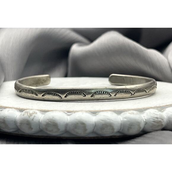 Vintage Southwestern Silver Minimalist Stamp-Patterned Cuff Bracelet